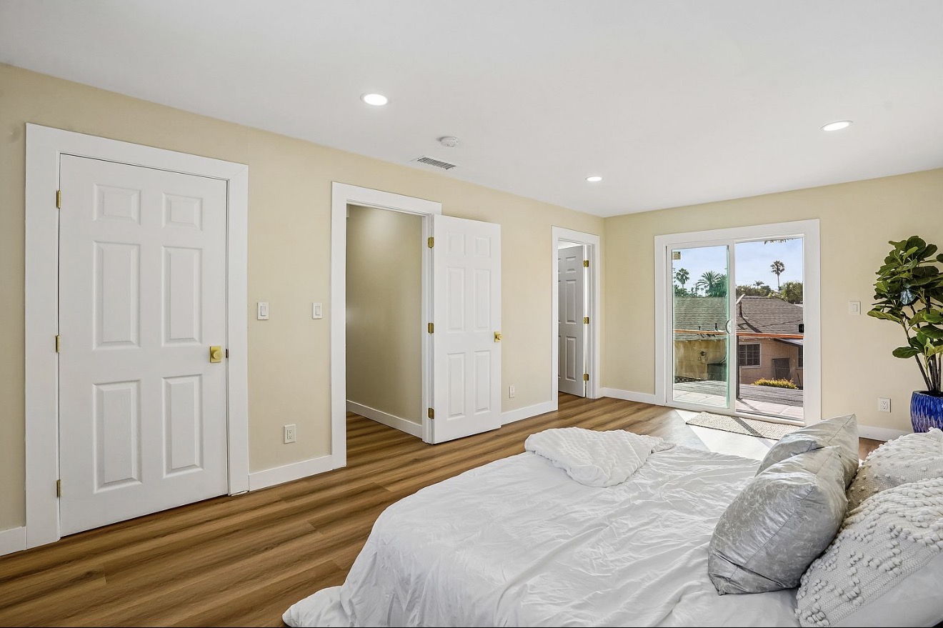 Private upstairs primary suite in Westchester