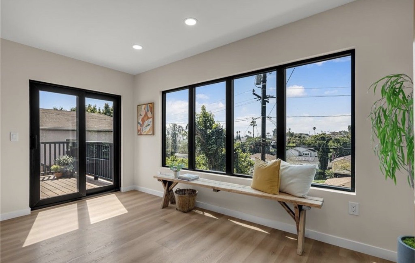 Interior space with neighborhood views in View Park–Windsor Hills