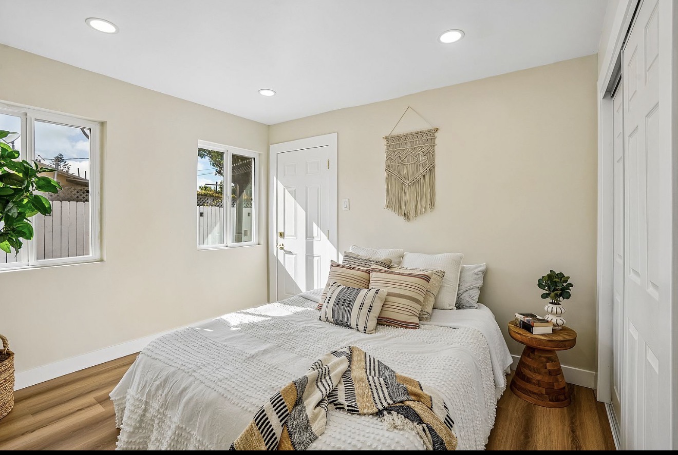 Bright additional bedroom in the Westchester residence